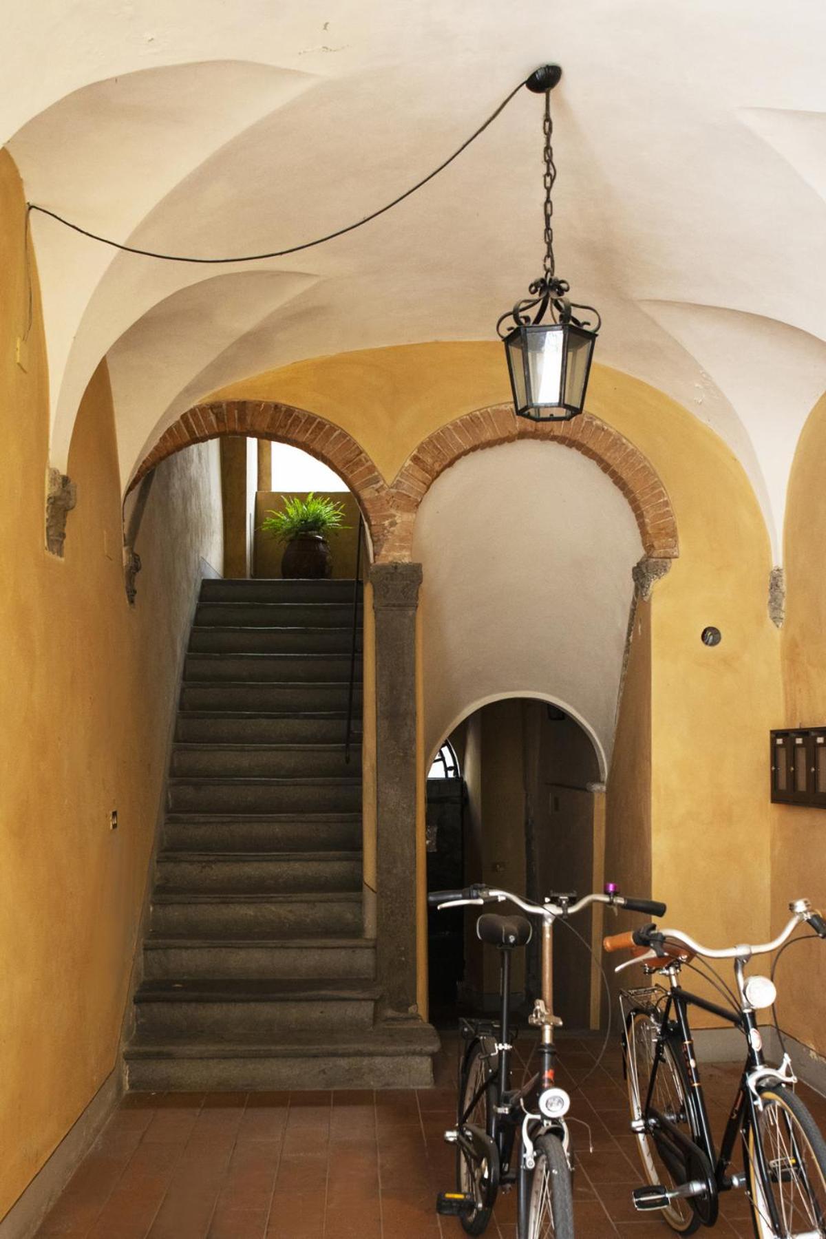 La Mansardina Beccheria Central Apartment 1 Double Bedroom, 1 Sofa Bed Lucca Eksteriør bilde